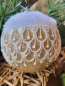 Preview: Boho Christbaumkugel Patni, mit Spitze weiß, Federn