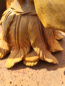 Preview: Gusseisen Elfe Honey knieend, mit Edelrostfinish