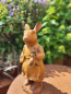 Preview: Gusseisen Hase Rosalie mit Karotten