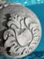 Preview: Shabby Dekokugel mit breitem Ornament, grau