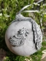 Preview: Shabby Dekokugel mit Federn, grau