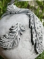 Preview: Shabby Dekokugel mit Federn, grau