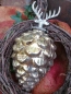 Preview: Christbaumkugel Zapfen Fyrre mit Hirsch, antikgold glänzend