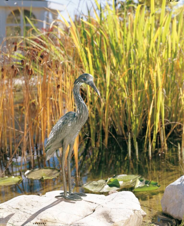 Preview: Bronzeskulptur Graureiher mit gesenktem Kopf Preview: Bronzeskulptur Graureiher, wasserspeiend