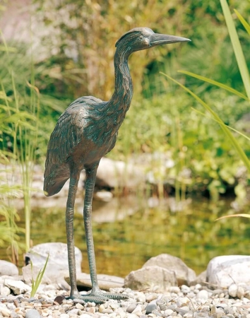 Bronzeskulptur Graureiher, wasserspeiend