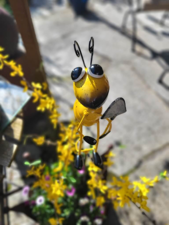 Gartenstecker Ameise mit Schaufel, gelb