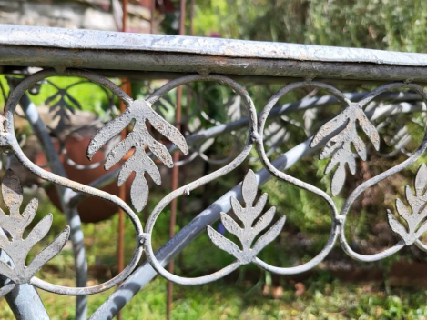 Preview: Shabby Chic Beistelltisch Karin eckig, grau