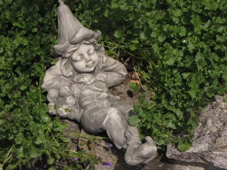 Blumenkind Stechapfel liegend aus Resin