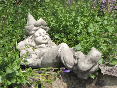 Blumenkind Stechapfel liegend aus Resin