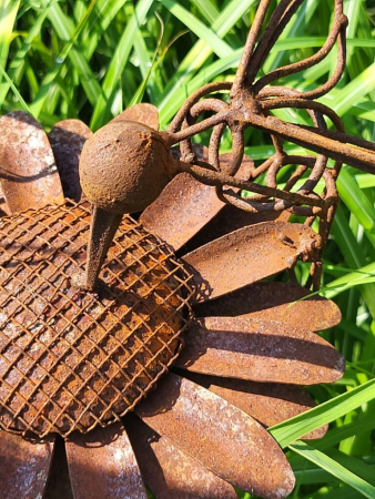 Edelrost Gartenstecker Blume mit Kolibri