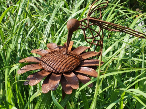 Edelrost Gartenstecker Blume mit Kolibri
