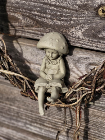 Kantenhocker Blütenelfe Fliegenpilz aus Resin, klein