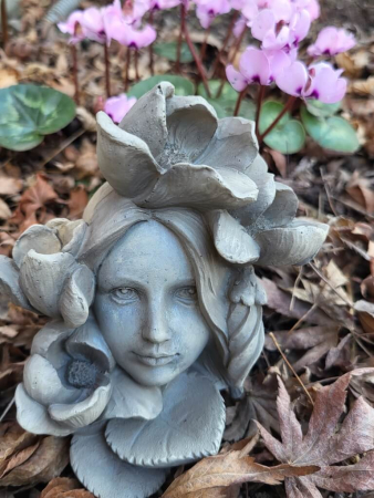 Blumenkind Alpenveilchen aus Resin