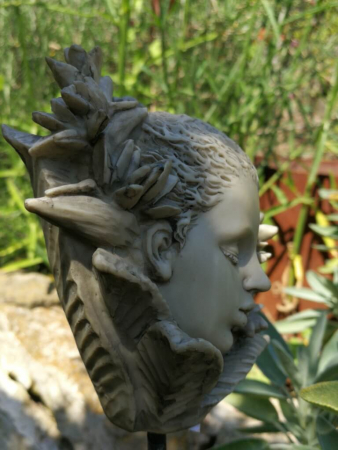 Blumenkind Strelizie, Kopf nach rechts, aus Resin