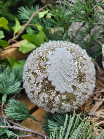 Boho Christbaumkugel Chandi, mit Blätterspitze