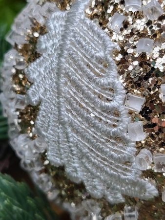 Preview: Boho Christbaumkugel Chandi, mit Blätterspitze