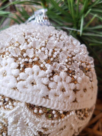 Preview: Boho Christbaumkugel Saholy, mit Spitze weiß oben