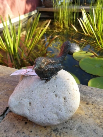 Bronze Vogel sitzend auf Schwarzwald Granit Bronzefigur Bronzeskulptur Dekofigur