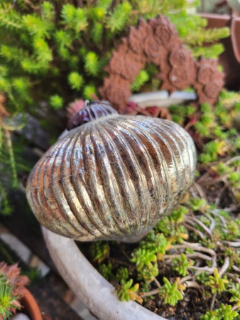 Preview: Christbaumkugel Athrios Rillen, groß, braun-altgold, glänzend