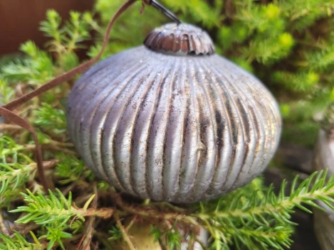 Christbaumkugel Athrios Rillen, groß, grau-braun, matt