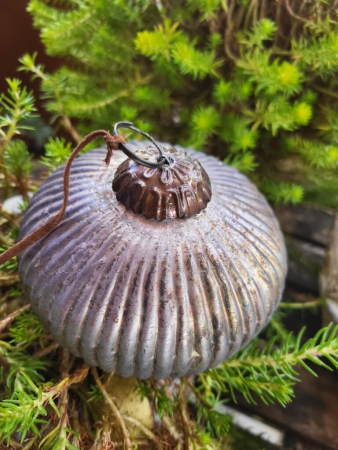 Preview: Christbaumkugel Athrios Rillen, klein, grau-braun, matt