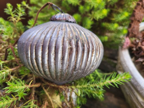 Preview: Christbaumkugel Athrios Rillen, klein, grau-braun, matt