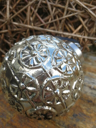 Preview: Christbaumkugel Corvinia, mit Blümchen