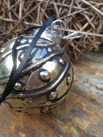 Preview: Christbaumkugel Corvinia, Streifen mit großen Punkten