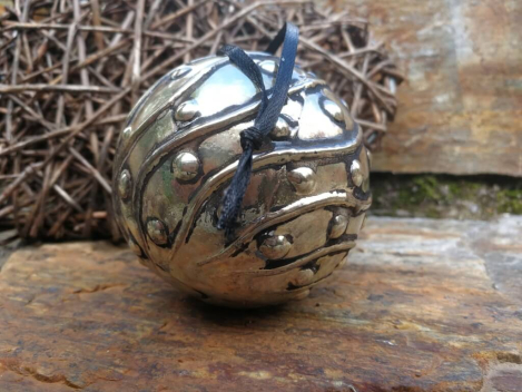 Preview: Christbaumkugel Corvinia, Streifen mit großen Punkten