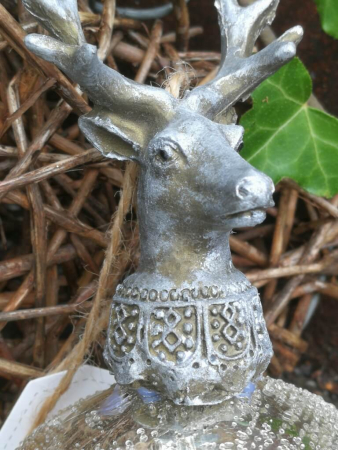 Preview: Christbaumkugel Oisin mit Hirschkopf, antiksilber