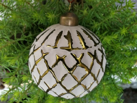 Christbaumkugel Mailo Sei Raute oben Streifen, creme-gold