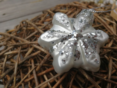 Preview: Christbaumkugel Schneeflocke Zilia 6-zackig, silber