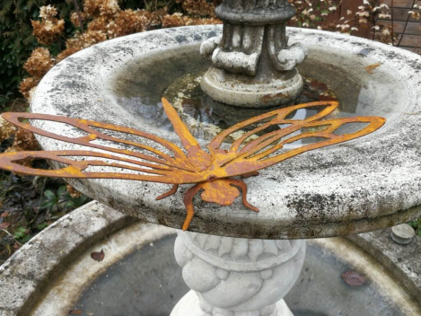 Edelrost Libelle zum Stellen