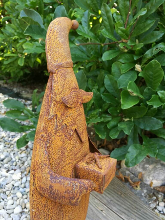 Preview: Edelrost 3D Weihnachtsmann mit Geschenk