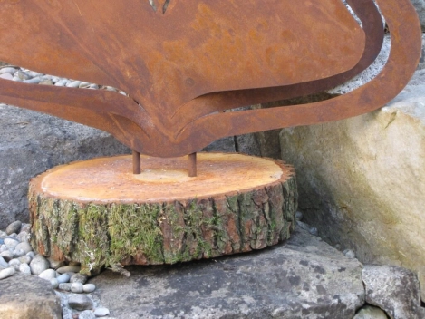 Edelrost Weihnachtsbaum auf Holzfuß