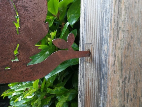 Edelrost Eichhörnchen "Hazel", sitzend