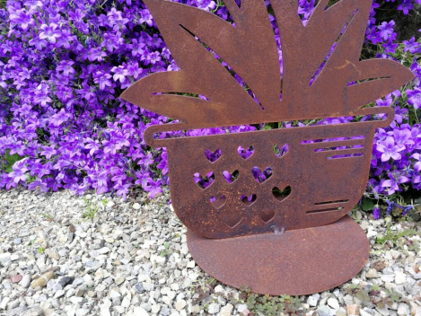 Edelrost Blumen im Herztopf