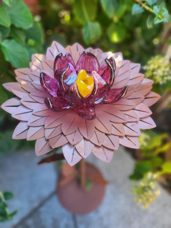Preview: Edelrost Glasblume Dahlie 1 Blüte, weinrot