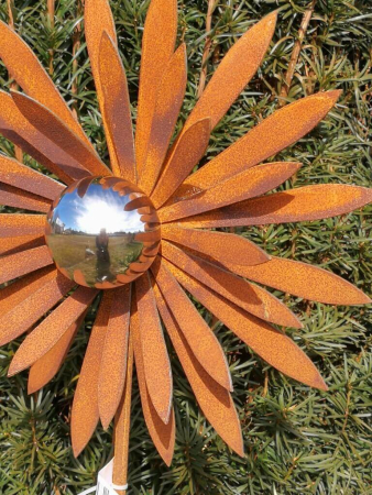 Edelrost Blume Alisa mit Edelstahlkugel