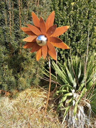 Edelrost Blume Valisa mit Edelstahlkugel