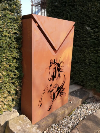 Preview: Edelrost Dekosäule Dreieck Pferd, mit Schale