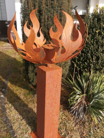 Edelrost Dekosäule mit Flammenschale und Brenntopf
