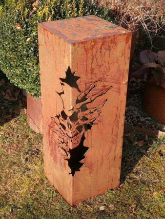 Edelrost Dekosäule Totenschädel Wallbreaker