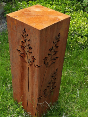 Edelrost Dekosäule filigrane Gräser