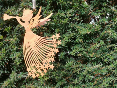 Engel Annalena mit Trompete zum Hängen, Edelrostoptik