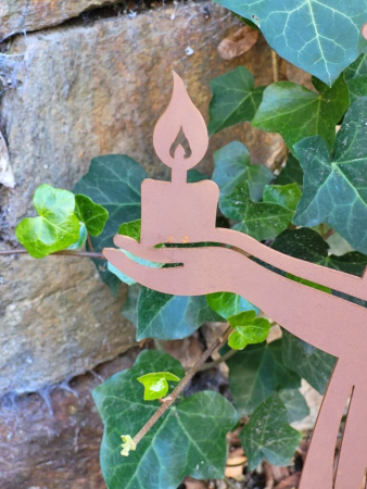 Edelrost Engel Evangeline mit Kerze