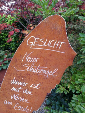 Edelrost Engelsflügel auf Stein Schutzengel