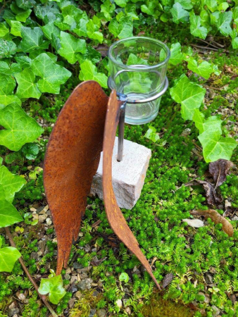 Preview: Edelrost Windlicht Engelsflügelpaar auf Steinsockel