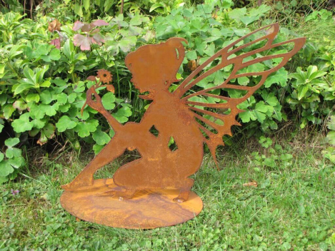 Edelrost Fee Avery mit Blume