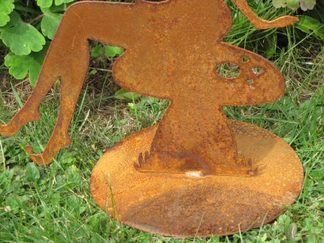 Preview: Edelrost Fee Myriel sitzend auf Pilz